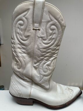 White Embroidered Leather Cowboy Boots brand new soles